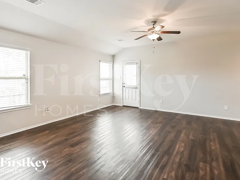 14005 Lake Crescent Dr — Photo 2