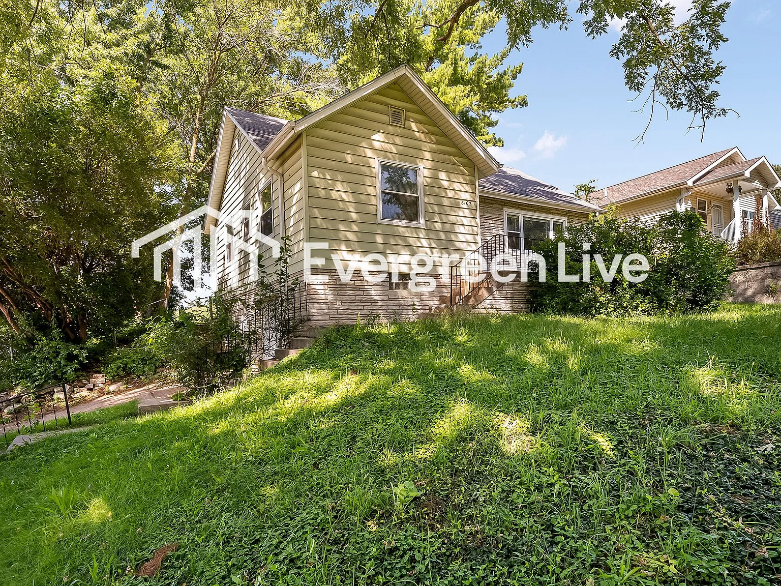 3 bed, 2.0 bath, 903 sqft, $1,345 — Photo 2