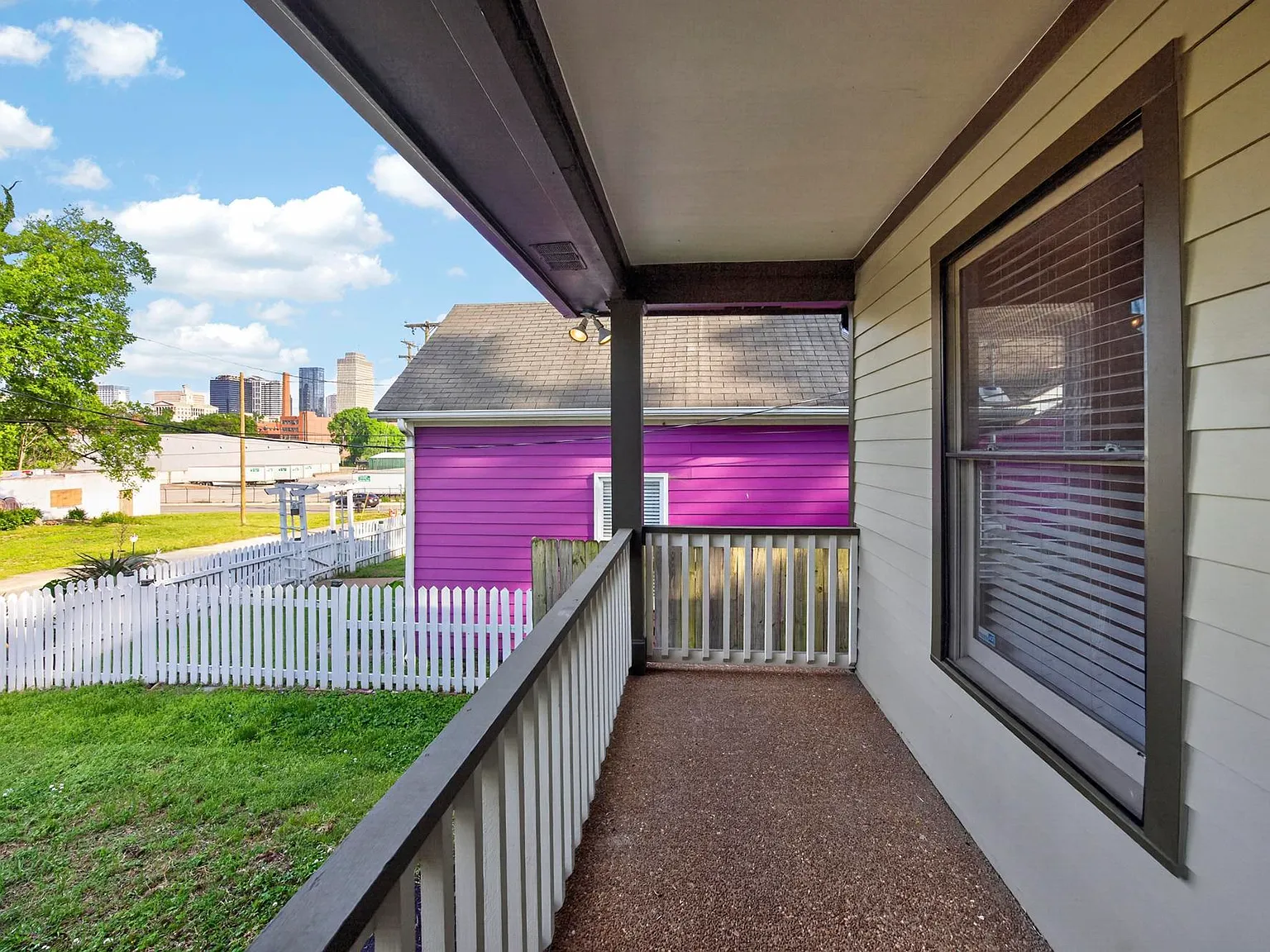 3 bed, 1220 sqft, $2,690 — Photo 3