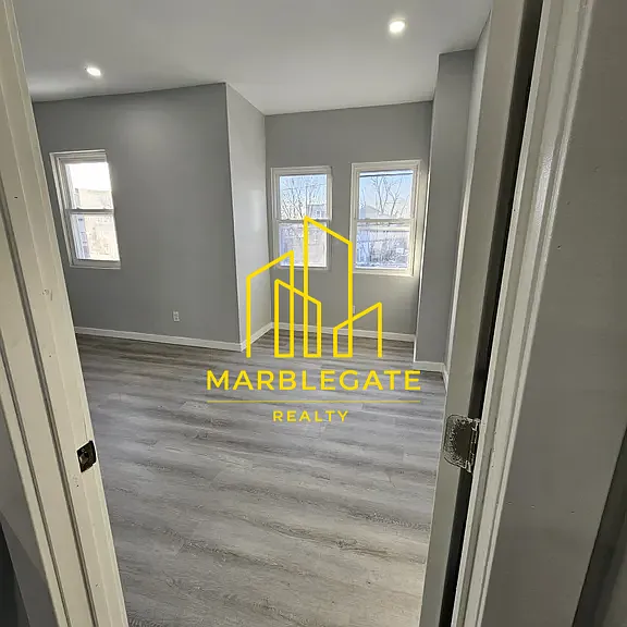 352 S 10th St #22 — Photo 5