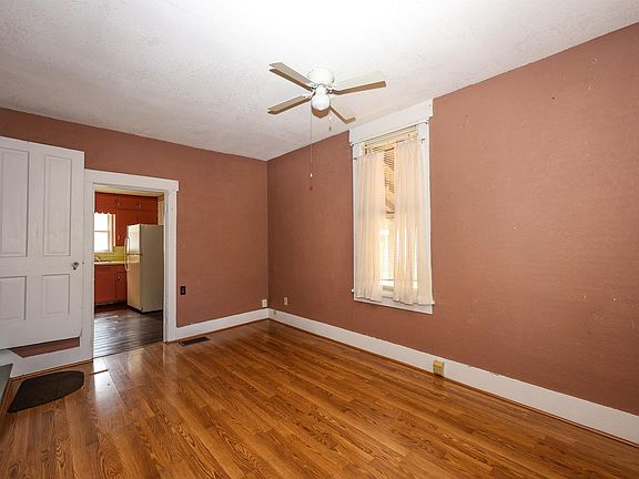 3rd image of 211 N Calhoun St