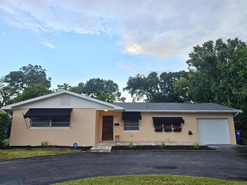 2 bed, 1.0 bath, 1122 sqft, $2,000 — Photo 2