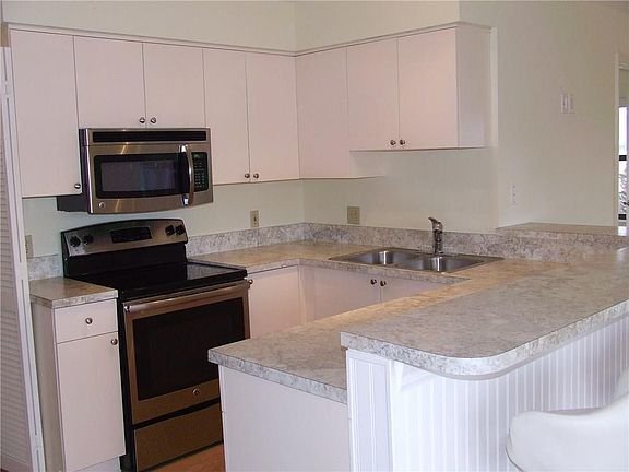 3rd image of 633 Centre Ct SW Unit 5-C-2
