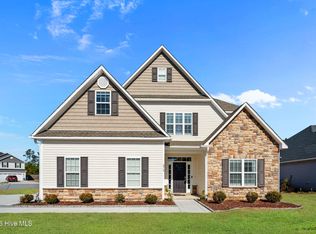 878 Stormy Gale Ln, Sneads Ferry, NC 28460