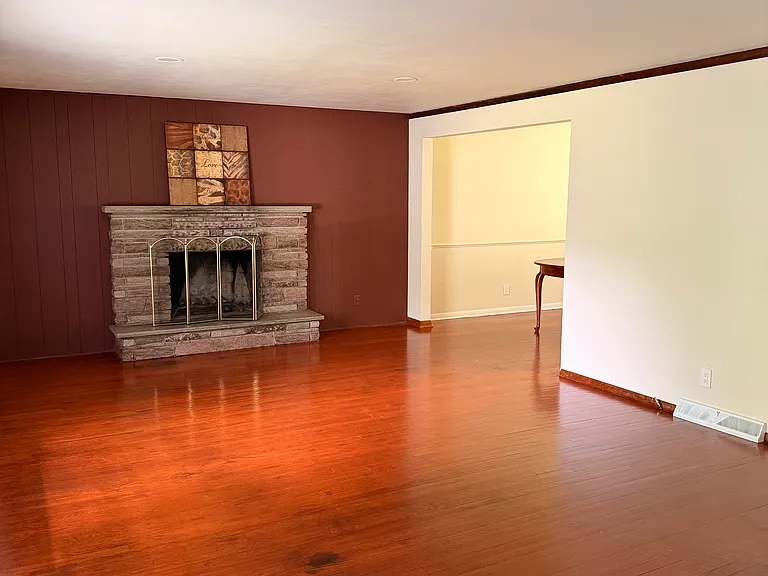 102 Standish Dr — Photo 3