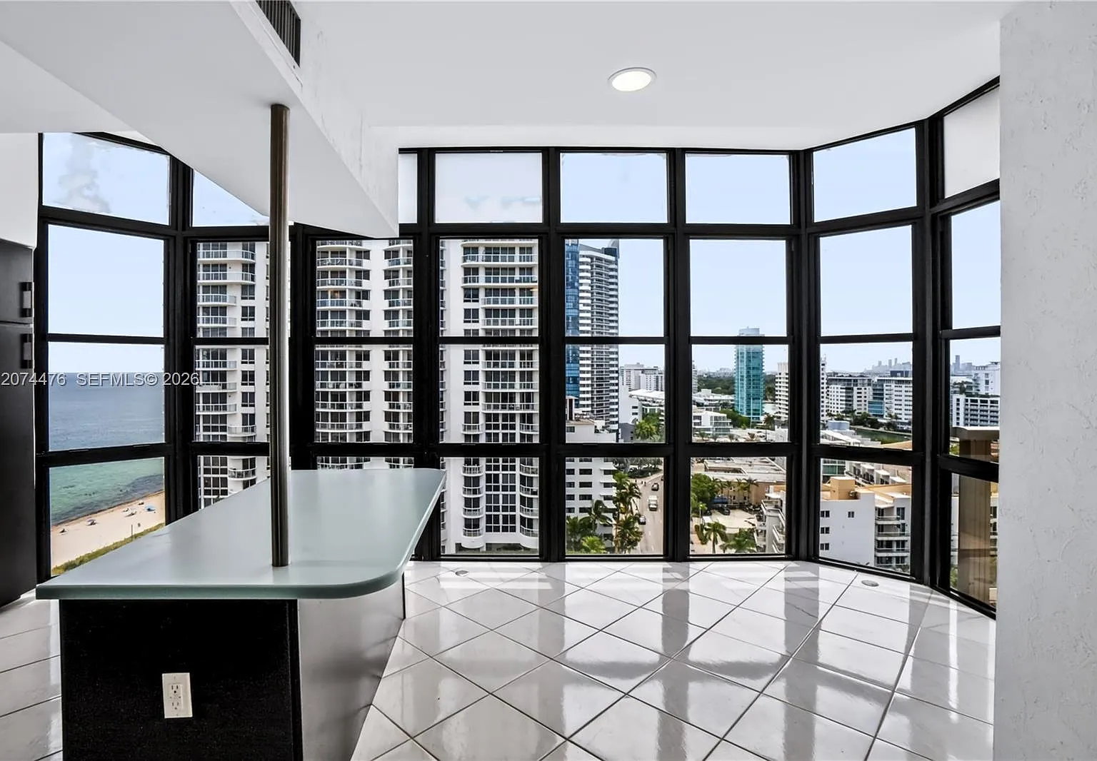 Mar Del Plata Condo — Photo 4