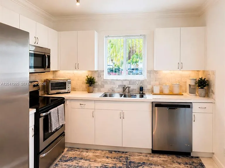 1428 SW 47th Ave — Photo 6