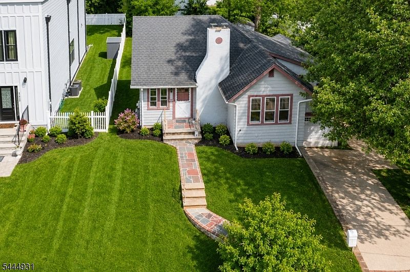2nd image of 125 Meadowbrook Rd
