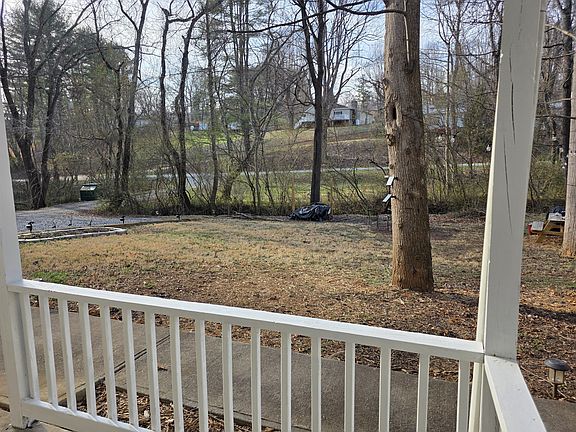 3rd image of 30 Robinson Cove Rd APT A