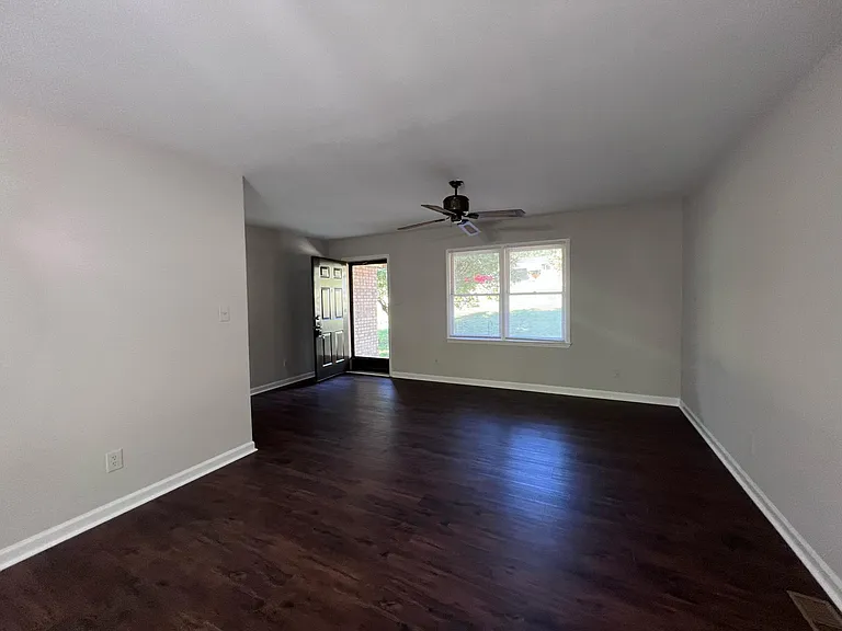 309 Elmhurst Ave — Photo 3