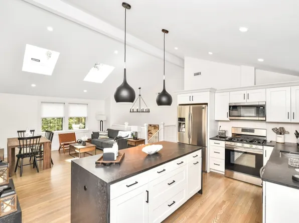 268 Meetinghouse Rd, Mashpee, MA 02649