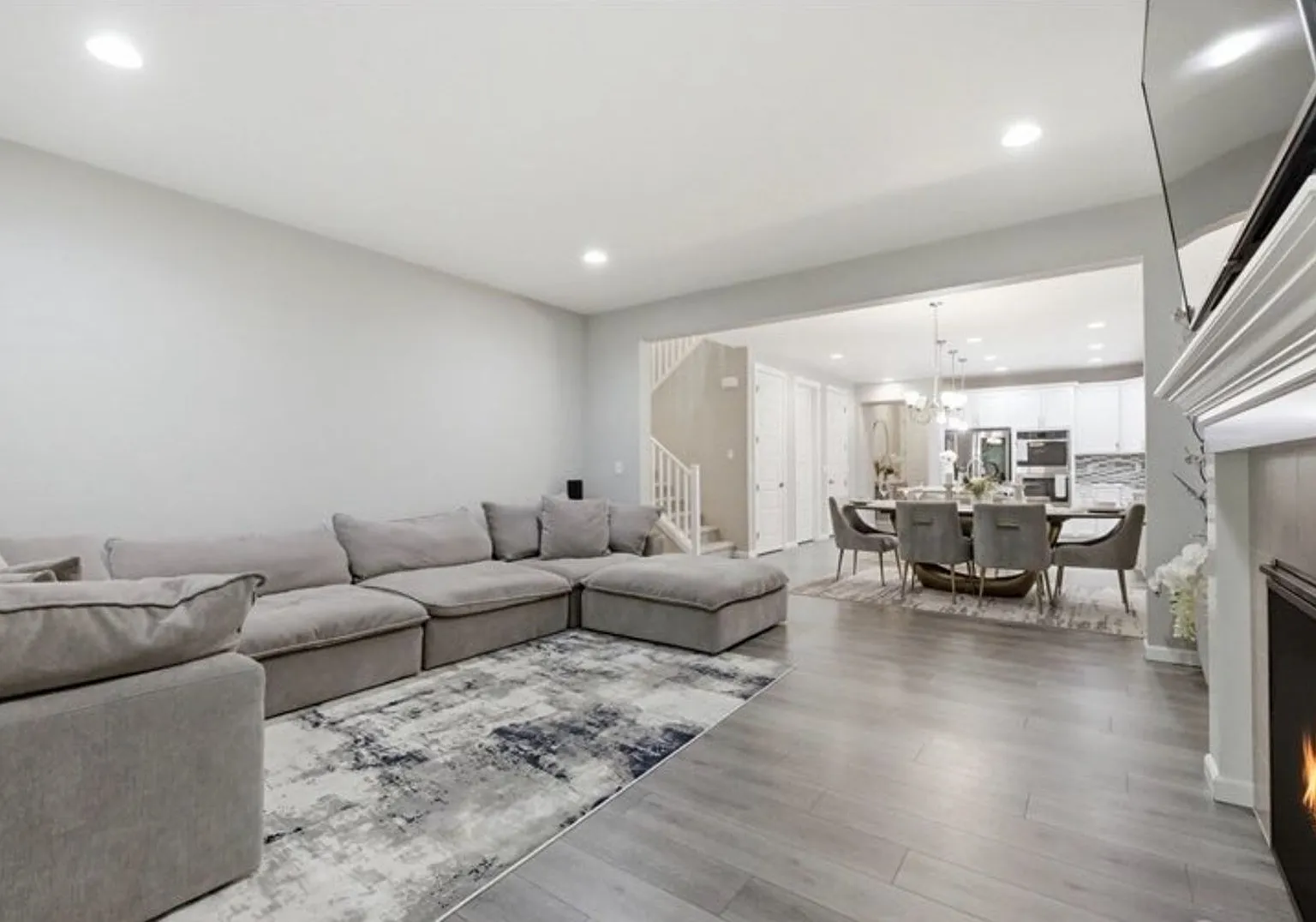 Beautiful Multigenerational Home on a Quiet Cul-de-Sac — Photo 2