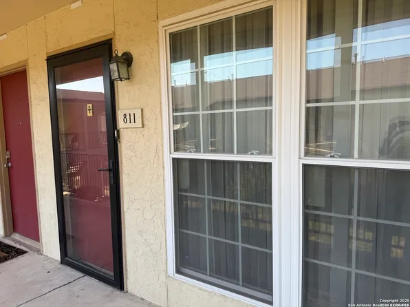 8702 Village Dr #811, San Antonio, TX 78217