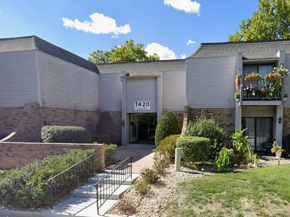 7420 Grand Ave APT 205, Downers Grove, IL 60516