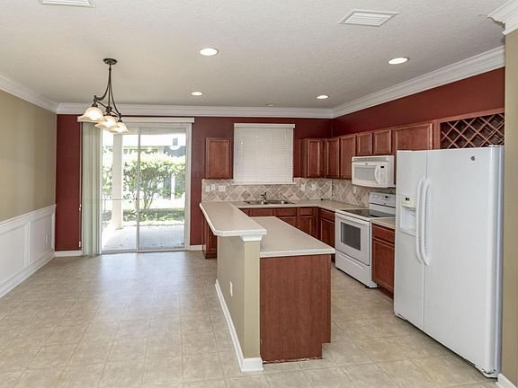 4th image of 2304 Red Moon Dr