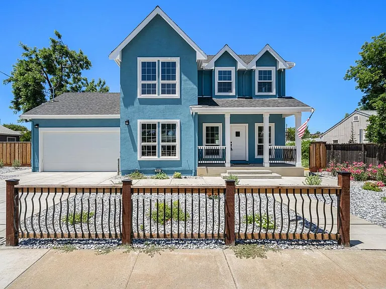 731 Beatrice St — Photo 3