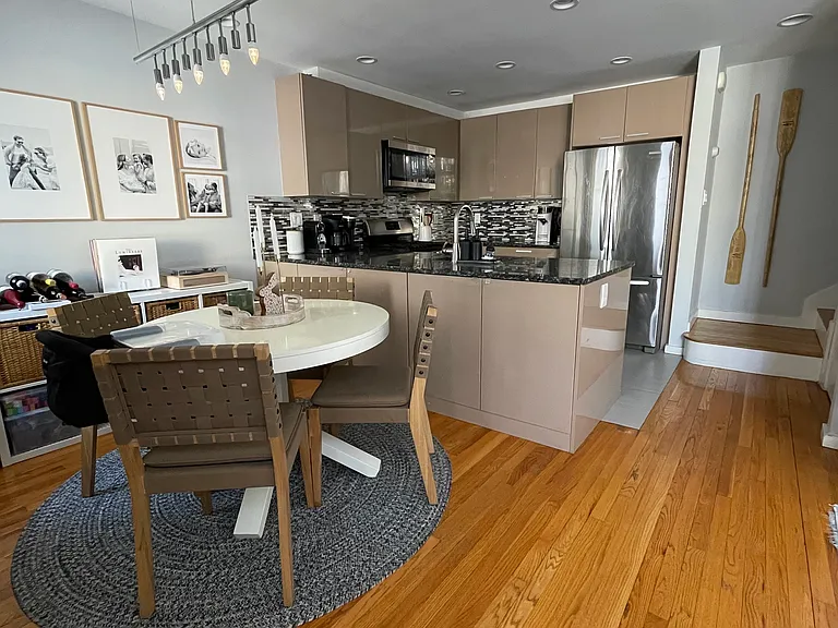 595 Putnam Ave — Photo 3