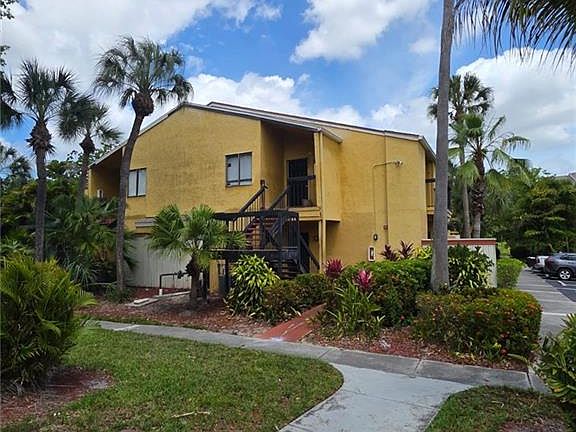 4th image of 2835 Winkler AVE #215