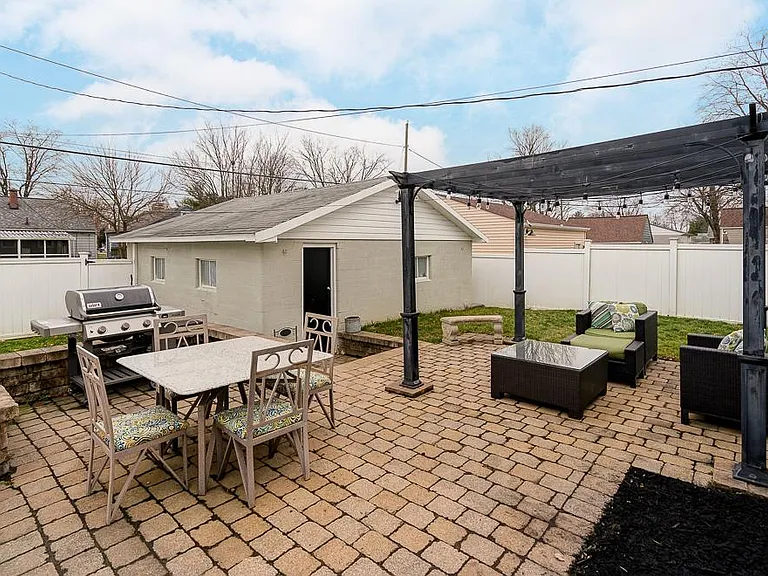 619 E Jeffrey Pl — Photo 23