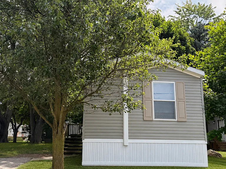 108 Dunlap Cir #108 — Photo 1