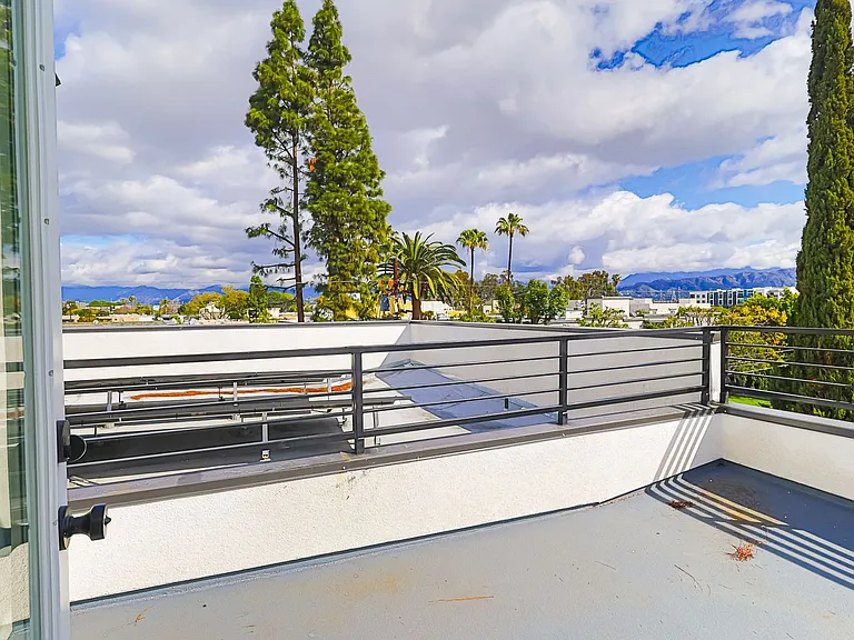 New Construction Luxury 4 Bed Townhomes With Roof Decks — Photo 38