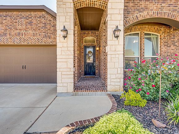 5th image of 3520 Helm Ln