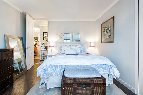 Sold by Realty Collective | media 5
