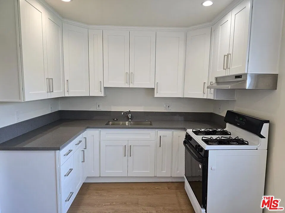 2 bed, 1.5 bath, $2,800 — Photo 4