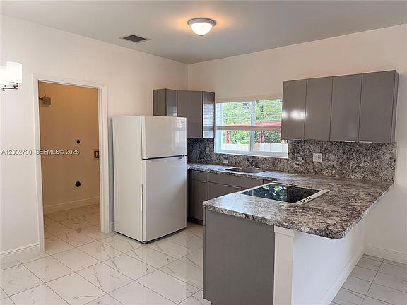 5th image of 3027 NW 23rd Ave #2