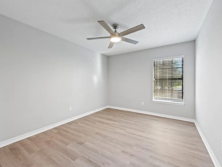 723 Prestwick Dr — Photo 20