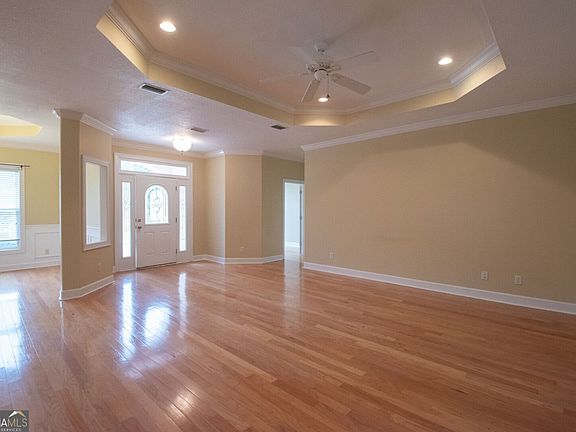 3rd image of 204 Laurel Landing Blvd