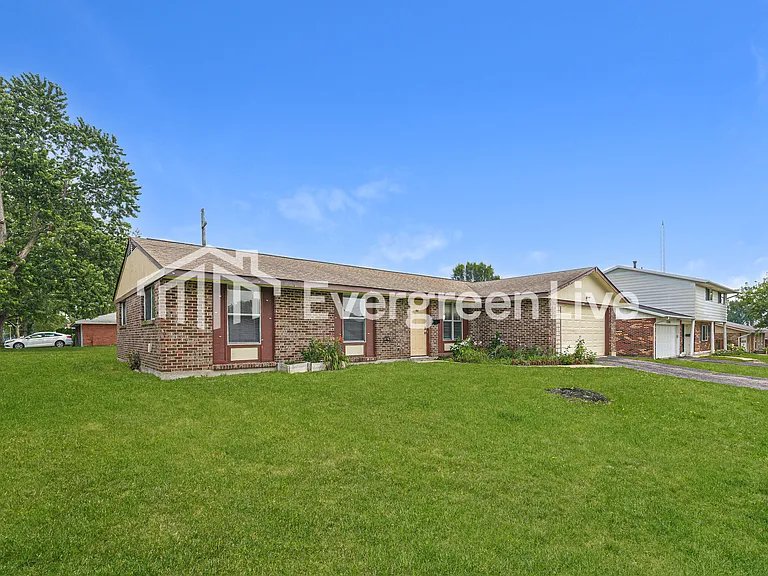 7398 Calmcrest Ct — Photo 2