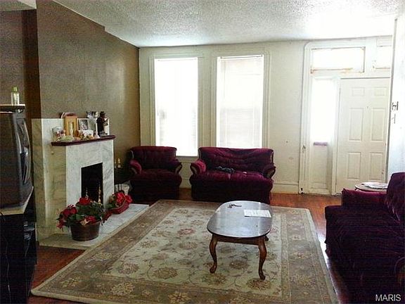 4th image of 4212 Holly Ave