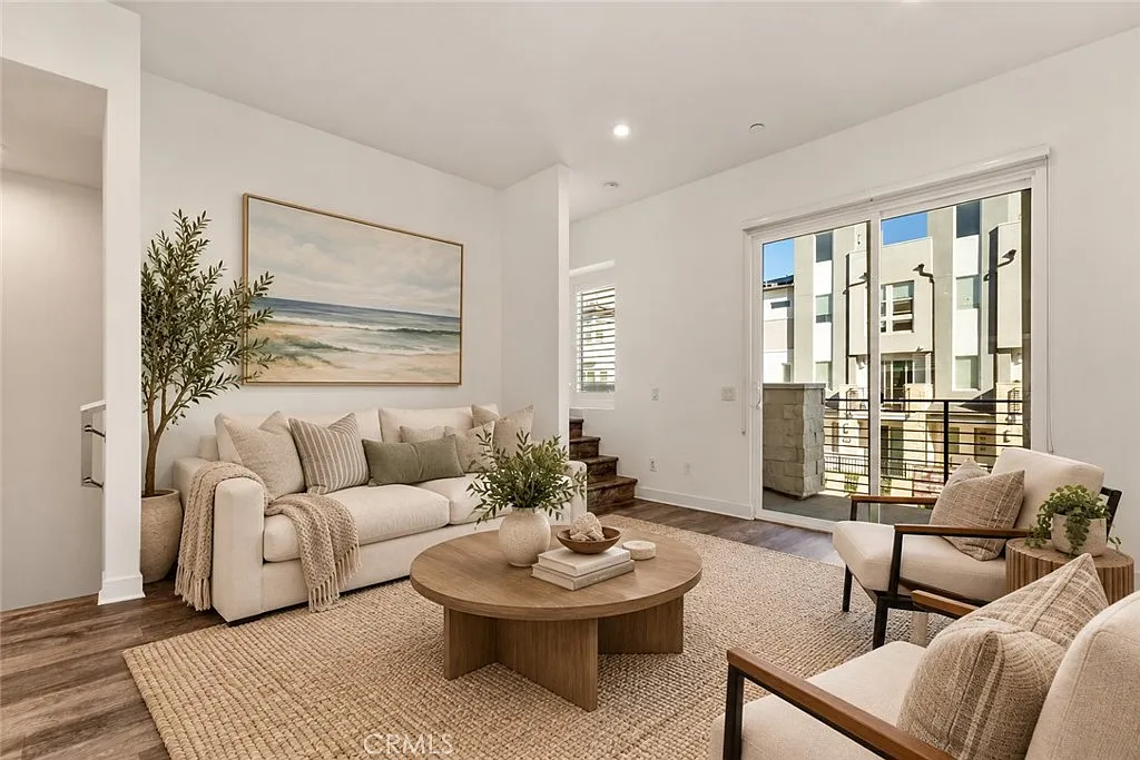 4 bed, 3.5 bath, 1913 sqft, $5,000 — Photo 3