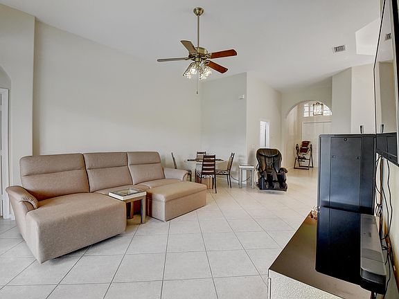 2nd image of 7283 Demedici Cir