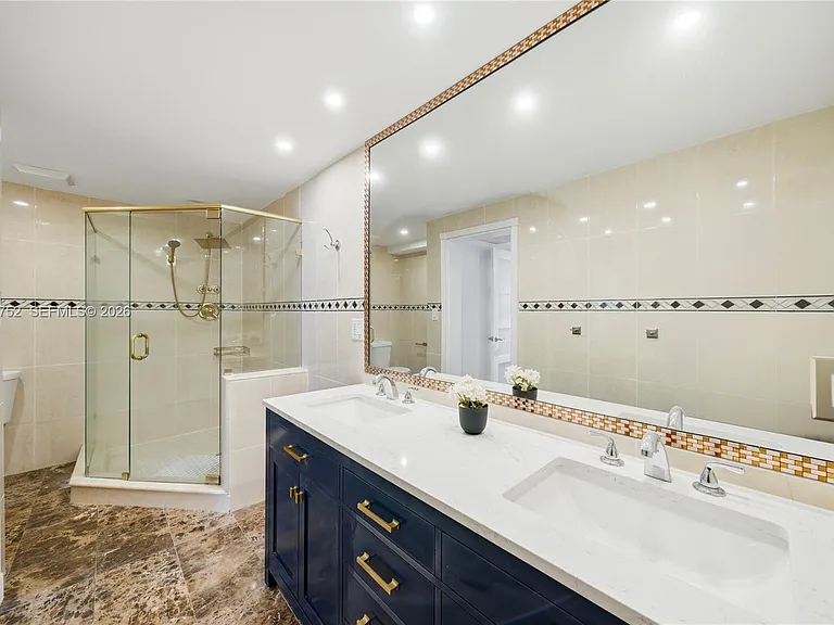 5401 Collins Ave #102 — Photo 13