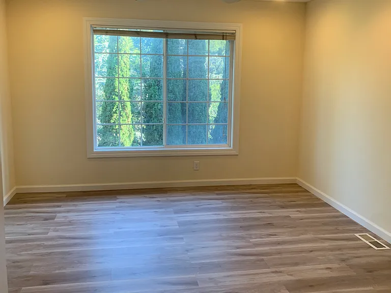 25181 Campus Dr — Photo 13