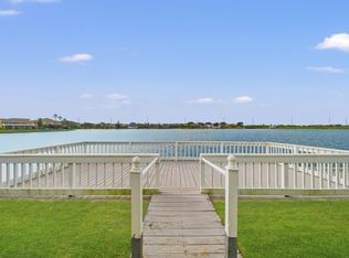 10423 Schaper Dr, Galveston, TX 77554