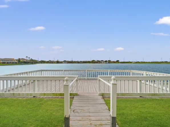 10423 Schaper Dr, Galveston, TX 77554