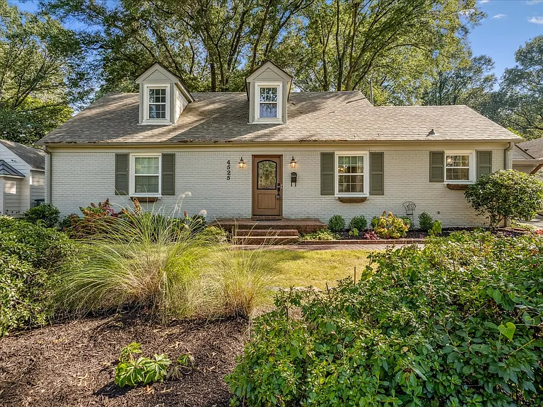 4525 Sequoia Rd — Photo 3