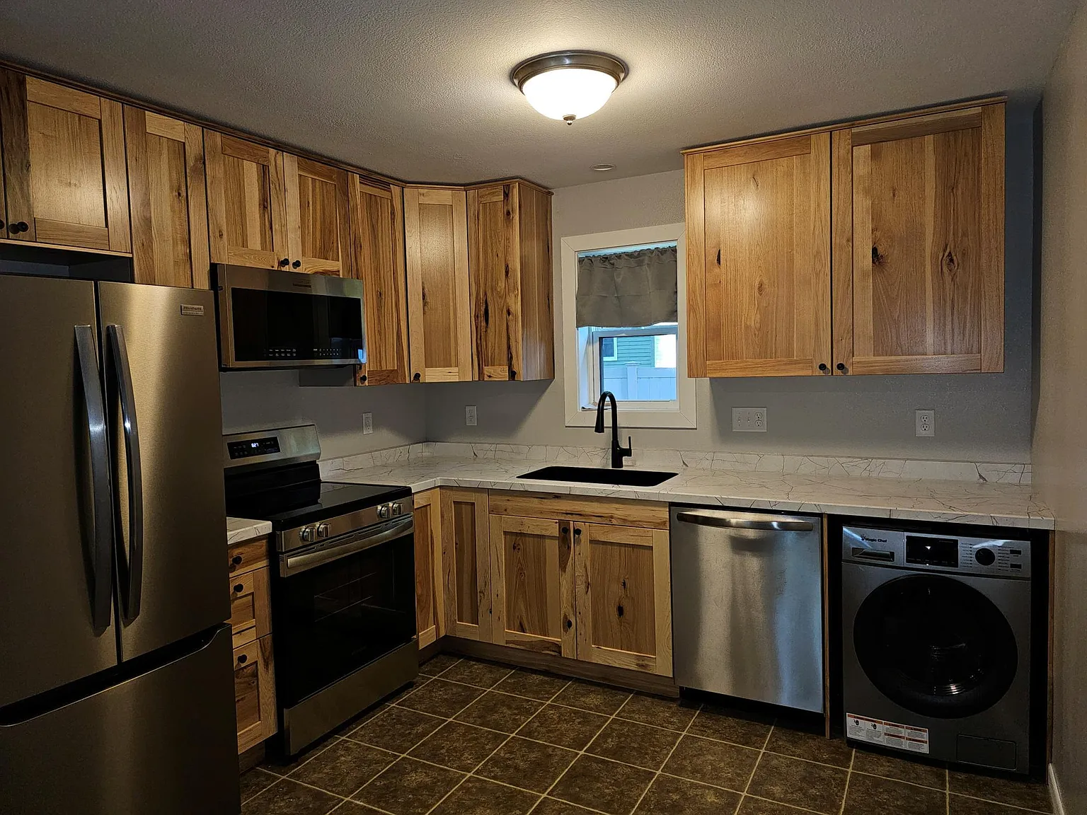 2 bed, 1.0 bath, 910 sqft, $1,100 — Photo 3
