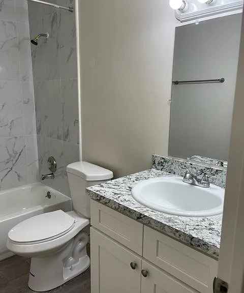 Woodfield Apartments — Photo 6