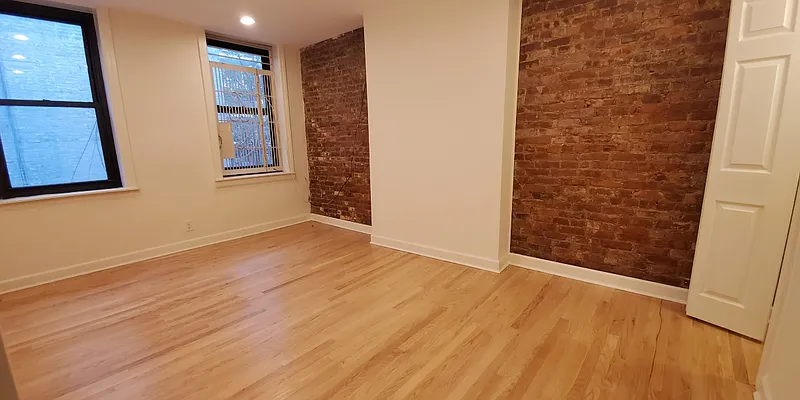 Rented by Manhattan Best Realty, Inc. | media 23