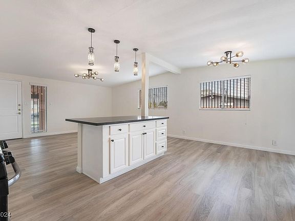 5th image of 2934 Burnham Ave