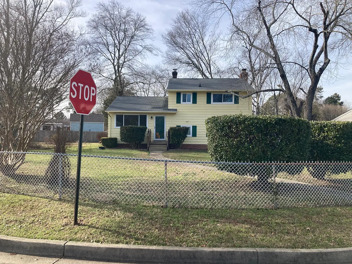 Building Photo - 9800 Dacono Dr