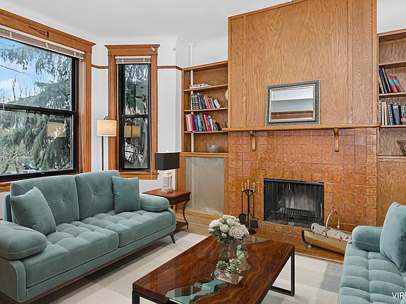 2nd image of 340 N Austin Blvd APT 2