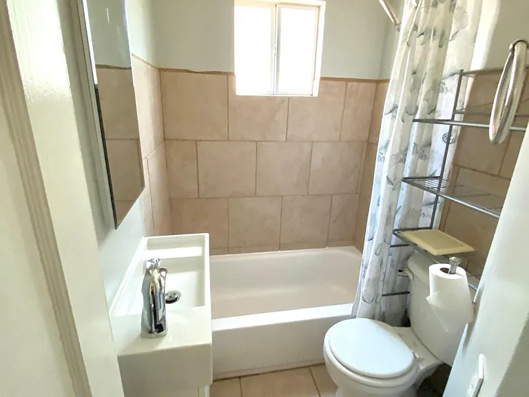 1044 Locust St — Photo 9