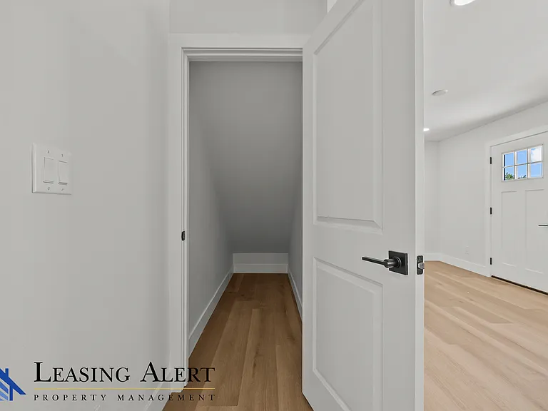 16446 Lassen St — Photo 6