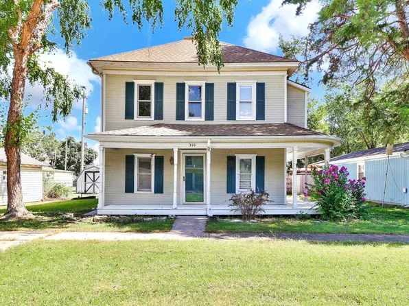 316 S Maple St, Douglass, KS 67039