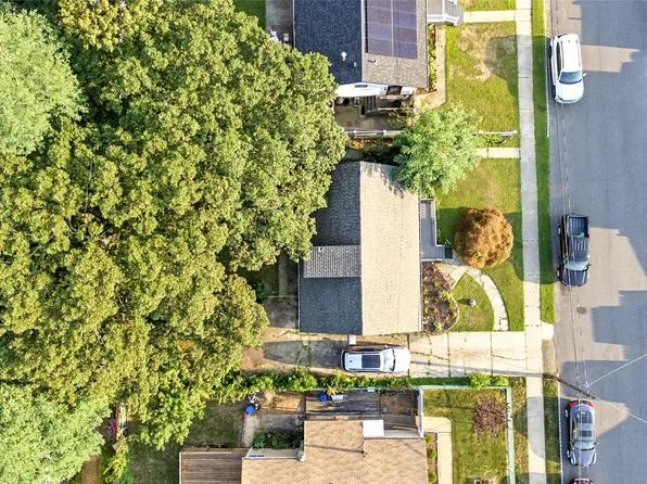 111 Sherbrooke Road, West Babylon, NY 11704